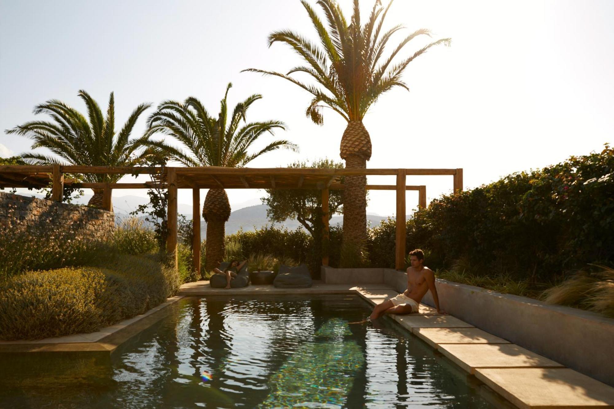 Minos Palace Resort - Adults Only Ájosz Nikólaosz Kültér fotó The pool at the Aman Resort in Crete